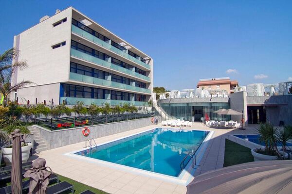Holidays at Four Elements Suites Aparthotel in Salou, Costa Dorada