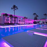 So White Boutique Suites Picture 4