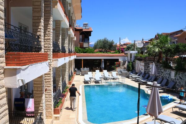 Holidays at Ozlem 1 Apartments in Icmeler, Dalaman Region