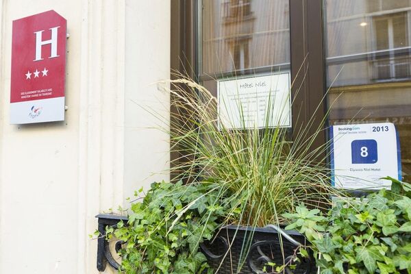 Holidays at Niel Hotel in Arc De Triomphe & Pte Maillot (Arr 17), Paris
