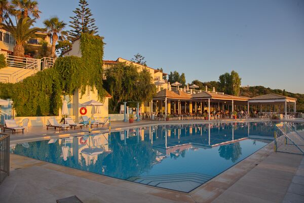 Holidays at Rethymno Mare Resort in Scaleta Rethymnon, Rethymnon