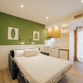 Palm Court Apartments Picture 8