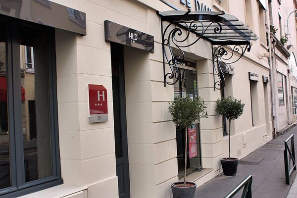 Holidays at Dauphin Hotel in West La Defense, Paris