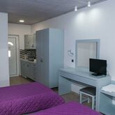 Tom & John Center Apartments Picture 14