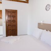 Rena Apartments Picture 17