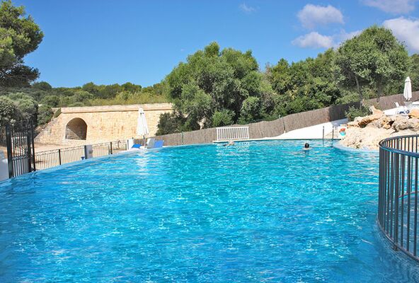 Holidays at Xuroy Hotel in Cala Alcaufar, Menorca