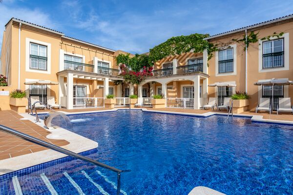 Holidays at Zafiro Menorca Aparthotel in Cala'n Bosch, Menorca