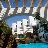 Esquinzo Apartments Picture 2