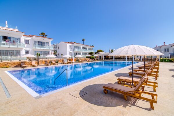 Holidays at Los Naranjos Apartments in S'Algar, Menorca