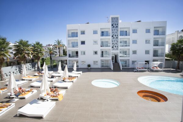 Holidays at Ibiza Sun Apartments in Playa d'en Bossa, Ibiza