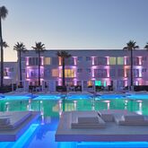 So White Boutique Suites Picture 3