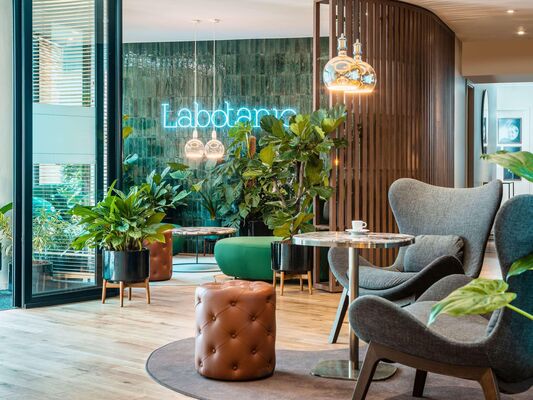 Holidays at Holiday Inn Paris Hotel Montparnasse Pasteur in Montparnasse & Tour Eiffel (Arr 14 & 15), Paris