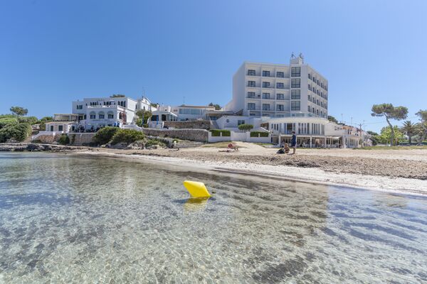 Holidays at Santandria Playa Hotel in Cala Santandria, Menorca