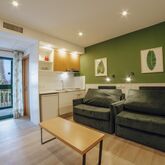 Palm Court Apartments Picture 9