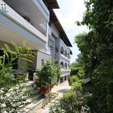 Tropical Studio Apartments Picture 12