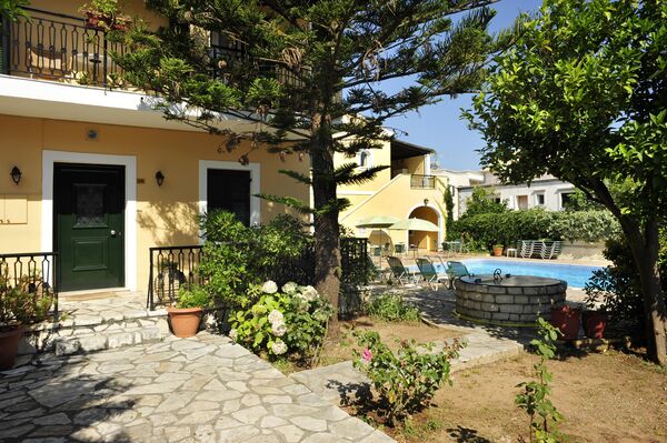Holidays at Ariti Apartments in Kassiopi, Corfu