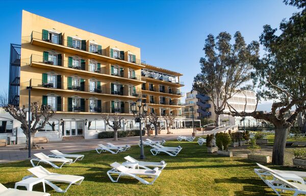 Holidays at Prestige Coral Platja Hotel in Roses, Costa Brava