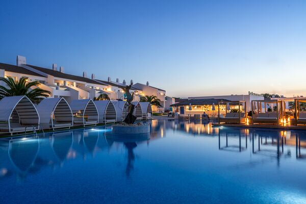 Holidays at Casas del Lago Aparthotel in Cala'n Bosch, Menorca