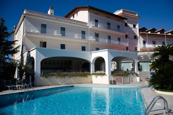Holidays at Grand Aminta Hotel in Sorrento, Neapolitan Riviera