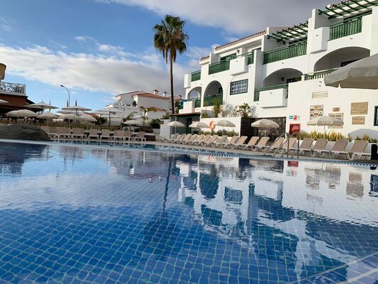 Holidays at Neptuno Apartments in Torviscas, Costa Adeje