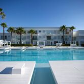 So White Boutique Suites Picture 2