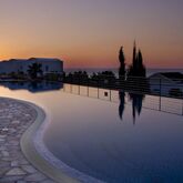 Theo Sunset Bay Picture 17