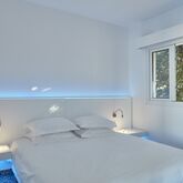 So White Boutique Suites Picture 14