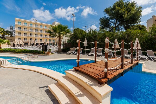 Holidays at Cala Ratjada Hostel in Cala Ratjada, Majorca