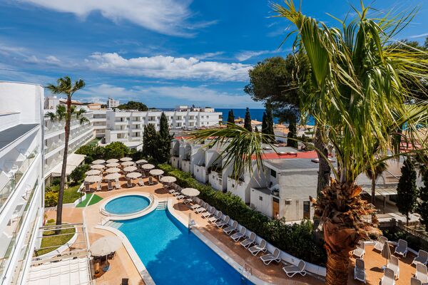 Holidays at Alondra Hotel in Cala Ratjada, Majorca