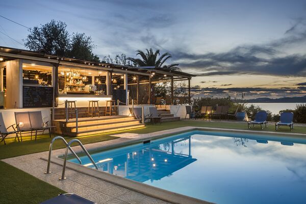 Holidays at Metaxatos Apartments in Lassi, Kefalonia