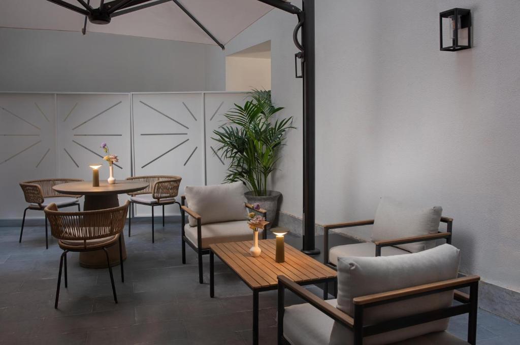 Holidays at Palazzo Sitano Hotel in Palermo, Sicily