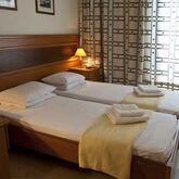 Summery Hotel Picture 4