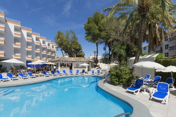 Holidays at HSM Lago Park I & II Apartments in Playa de Muro, Majorca