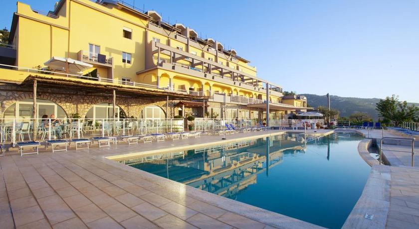 Holidays at Art Hotel Gran Paradiso in Sorrento, Neapolitan Riviera