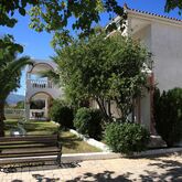 Daisy Studios and Apartments Picture 7
