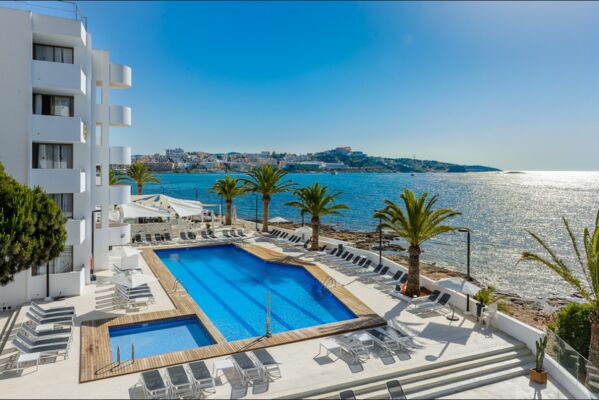 Holidays at Jabeque Aparthotel in Playa d'en Bossa, Ibiza