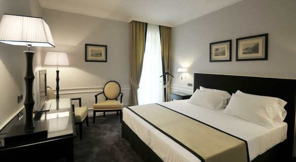 Holidays at Grand Hotel Oriente in Naples, Italy