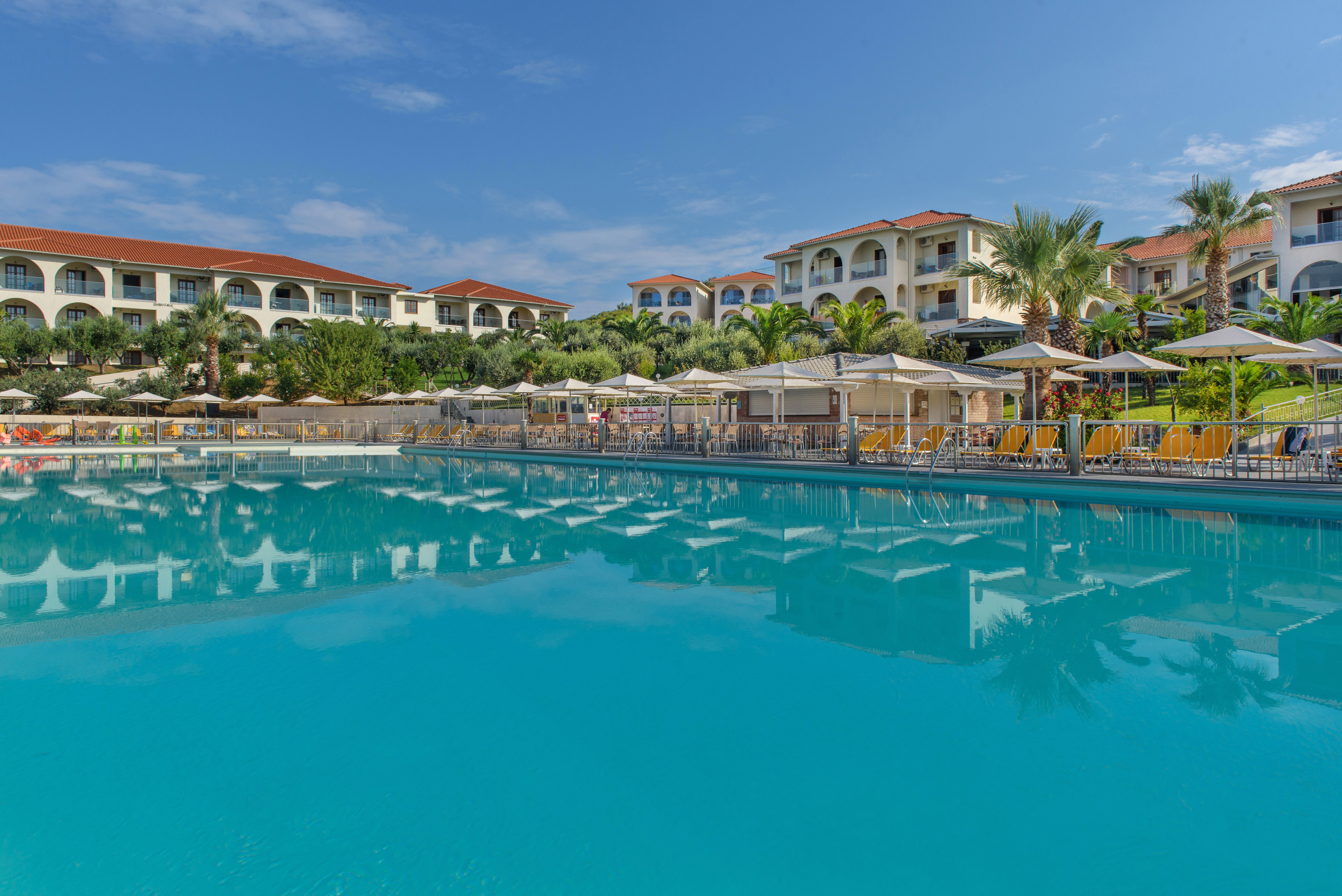 Holidays at Akrathos Beach Hotel in Ouranopoulis, Halkidiki