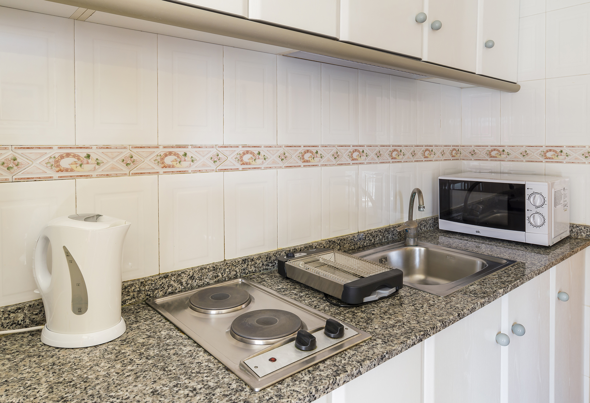 Avenida Apartments Picture 13