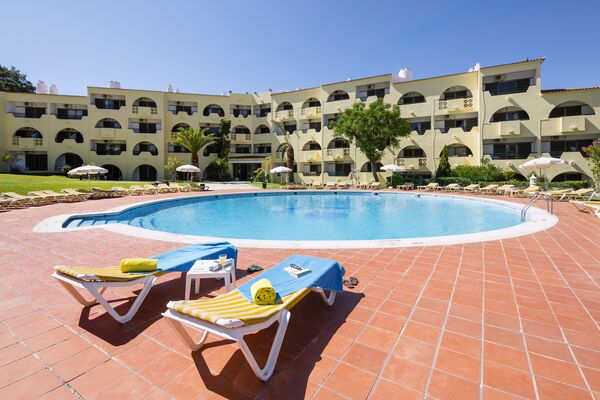 Holidays at Cheerfulway Valmangude Jardim Apartments in Albufeira, Algarve