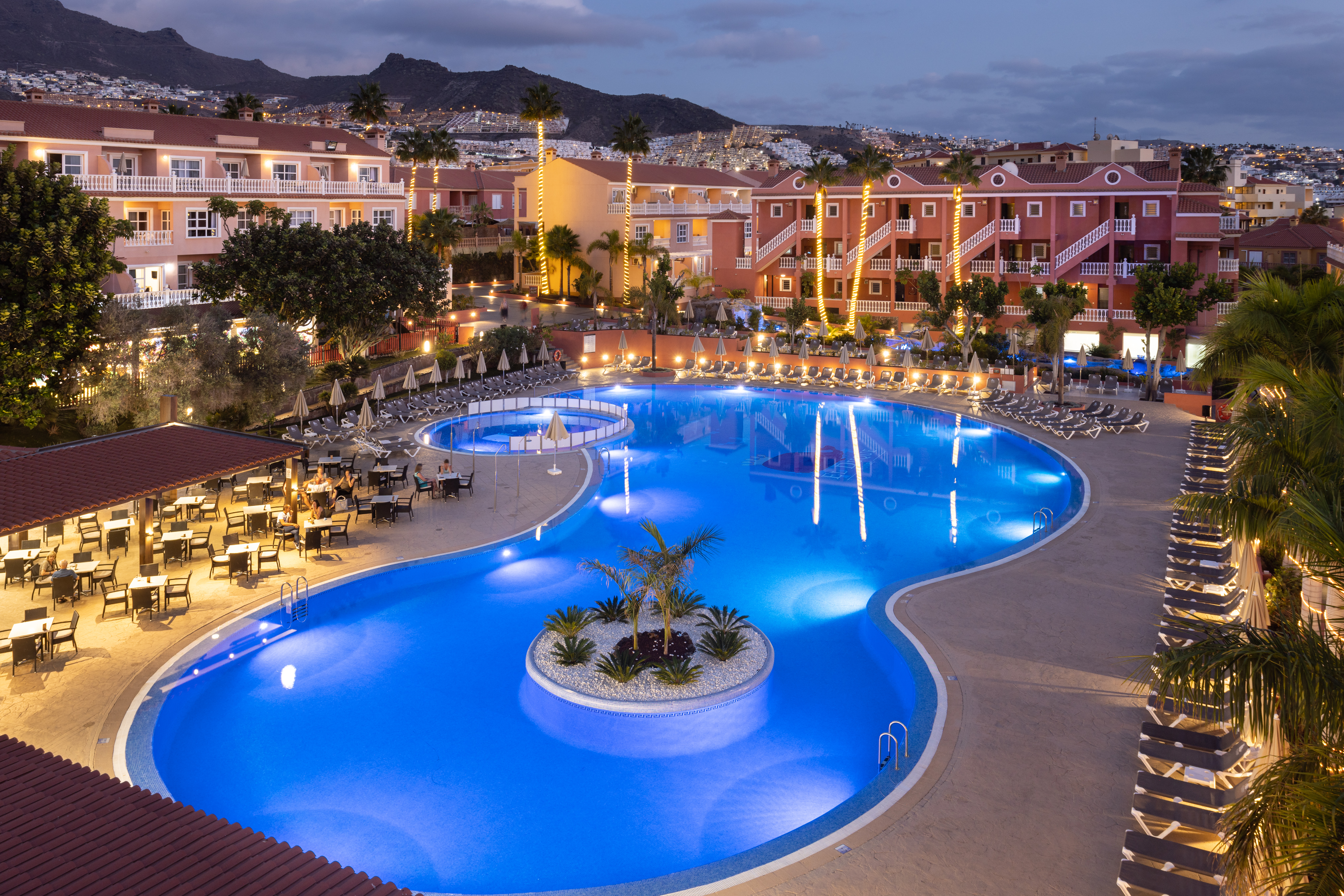 El Duque Apartments Picture 3
