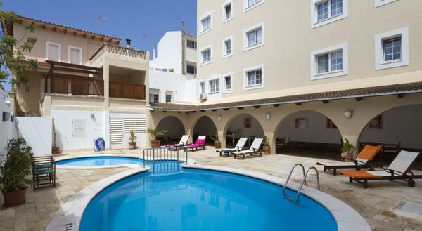 Holidays at Menorca Patricia Hotel in Ciutadella, Menorca