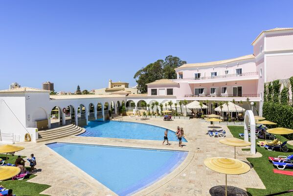 Holidays at Clube Vila Rosa Apartments in Praia da Rocha, Algarve