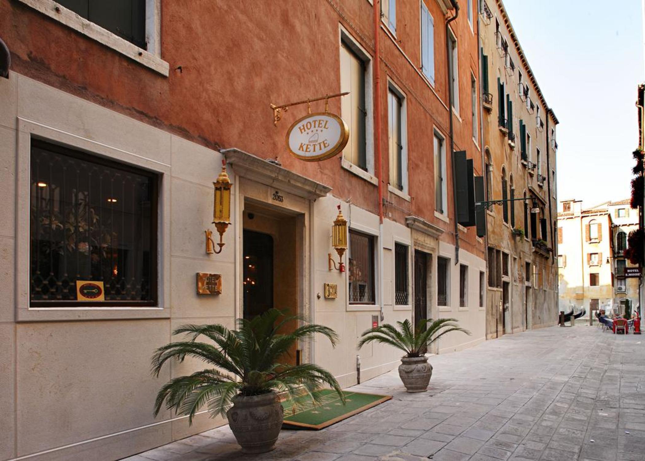 Holidays at Kette Hotel in Venice, Italy