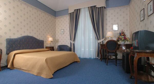 Holidays at Nuovo Rebecchino Hotel in Naples, Italy
