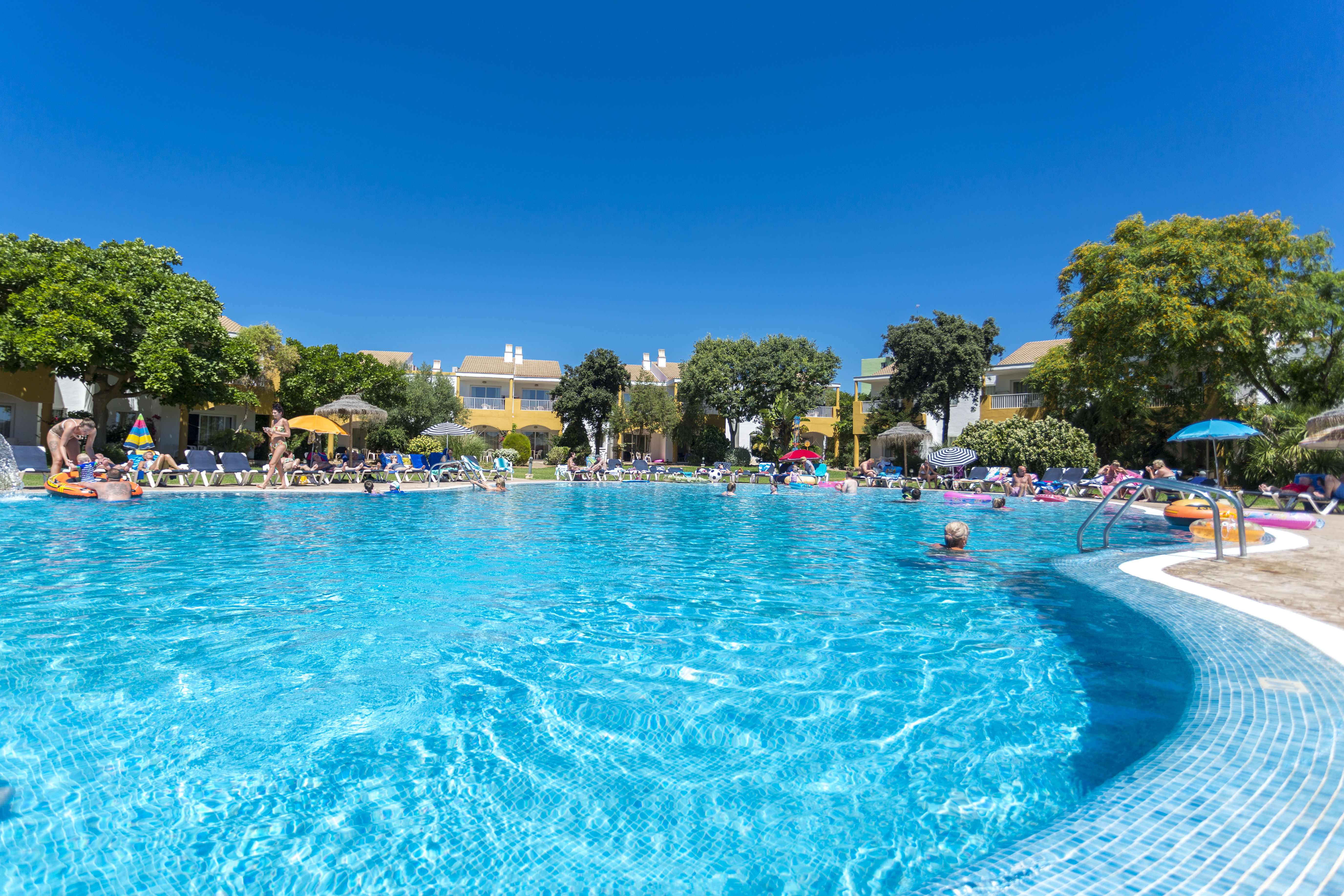Holidays at Isla del Aire Apartments in Punta Prima, Menorca