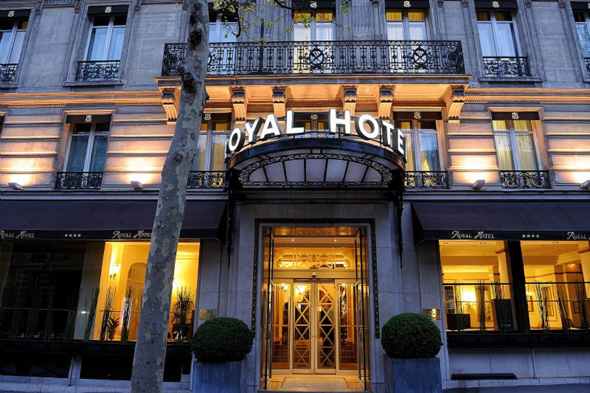 Holidays at Royal Hotel in C.Elysees, Trocadero & Etoile (Arr 8 & 16), Paris