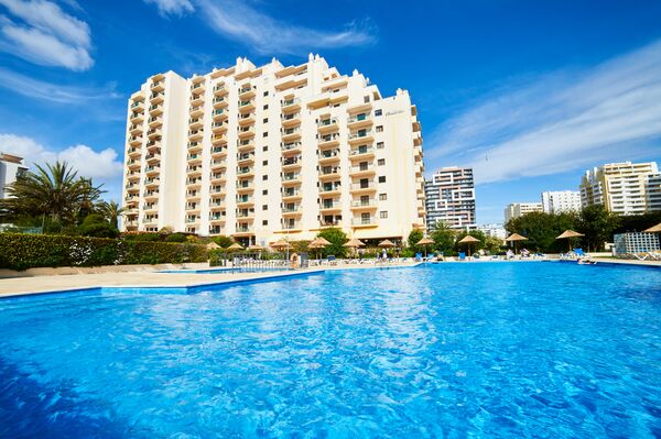 Holidays at Club Amarilis Apartments in Praia da Rocha, Algarve