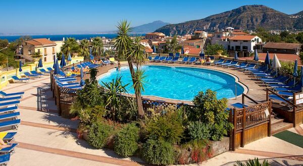 Holidays at Grand Hotel La Pace in Sorrento, Neapolitan Riviera