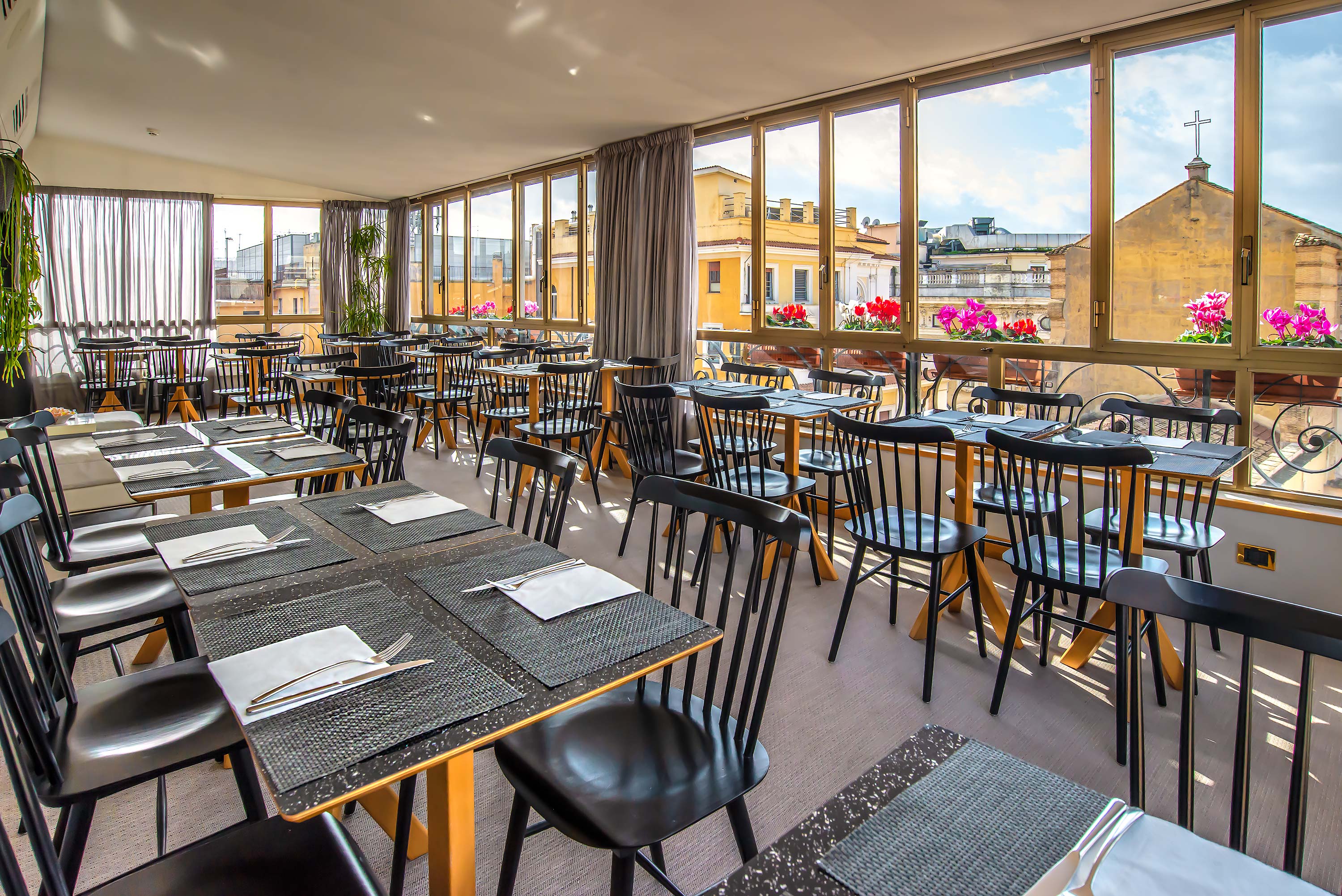 Holidays at Tritone Hotel in Rome, Italy